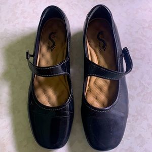 Black Mary Janes by Soft Walk. Size 38